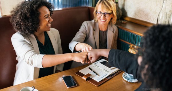 Diplomado para fortalecer la voz de las mujeres en Colombia sigue dando frutos