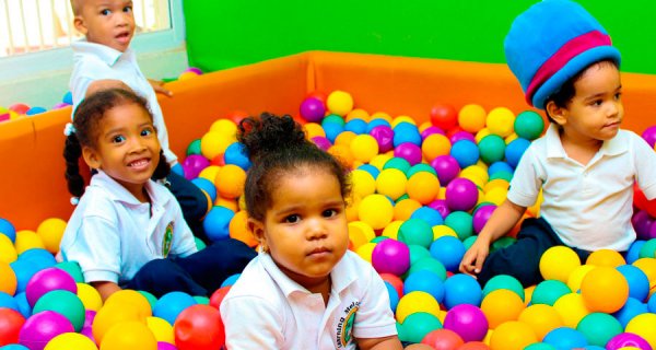 En Colombia, puerta a puerta se buscan niños y jóvenes para ingresar al colegio